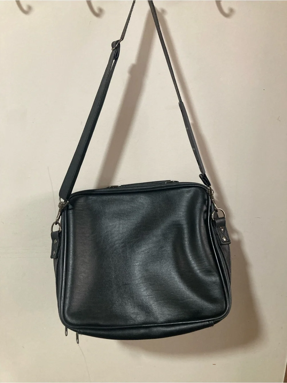 Black Leather Men's Shoulder Briefcase - Classic Carry Bag